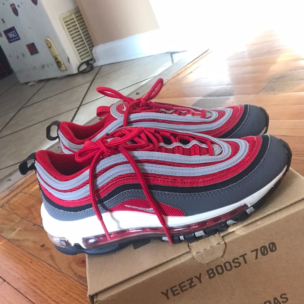 Air Max - Picture 3 of 3